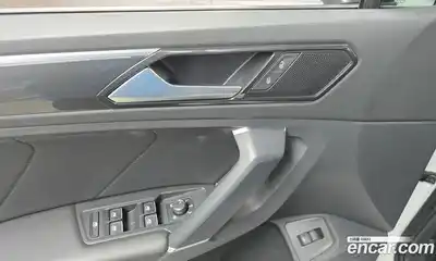 Volkswagen Tiguan 2018 2.0 Автомат в Москве № 168678, миниатюра 11