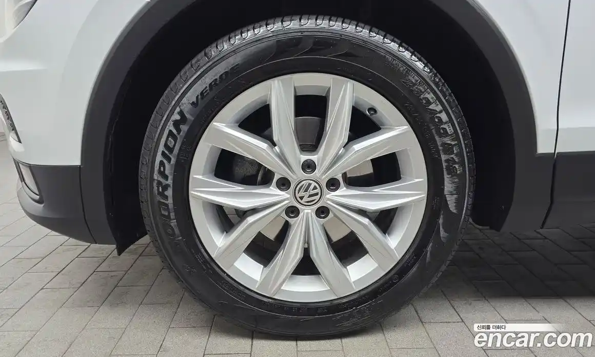 Volkswagen Tiguan 2018 2.0 Автомат в Москве № 168678, фото 15