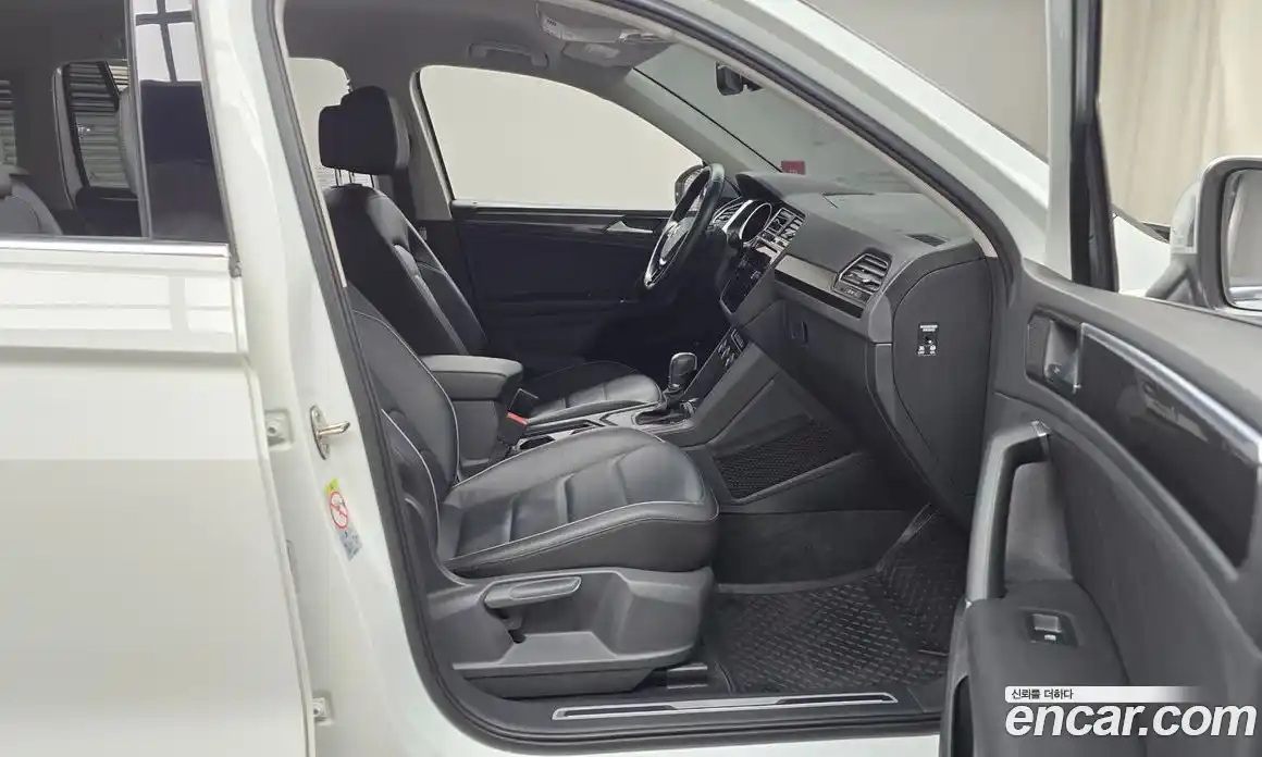 Volkswagen Tiguan 2018 2.0 Автомат в Москве № 168678, фото 18