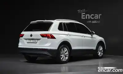 Volkswagen Tiguan 2018 2.0 Автомат в Москве № 168678, миниатюра 3