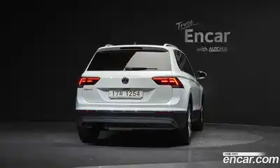 Volkswagen Tiguan 2018 2.0 Автомат в Москве № 168678, миниатюра 7