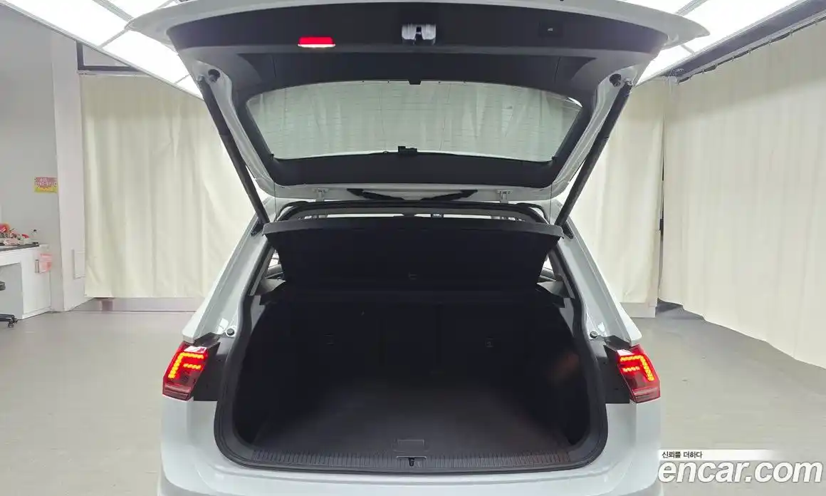 Volkswagen Tiguan 2018 2.0 Автомат в Москве № 168678, фото 10