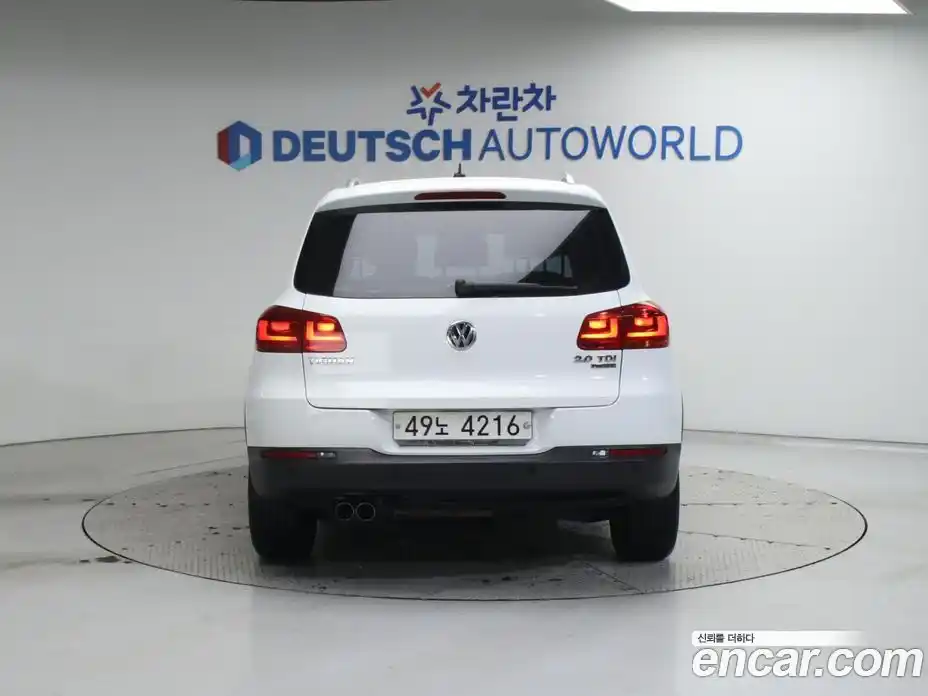 Volkswagen Tiguan 2015 2.0 Автомат в Москве № 169193, фото 4
