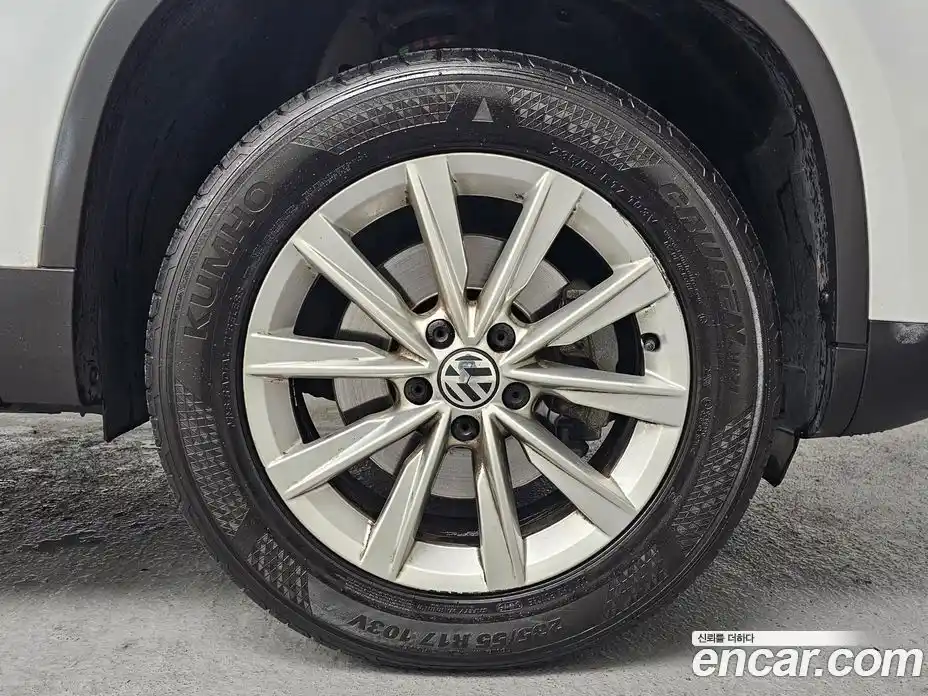 Volkswagen Tiguan 2015 2.0 Автомат в Москве № 169193, фото 5