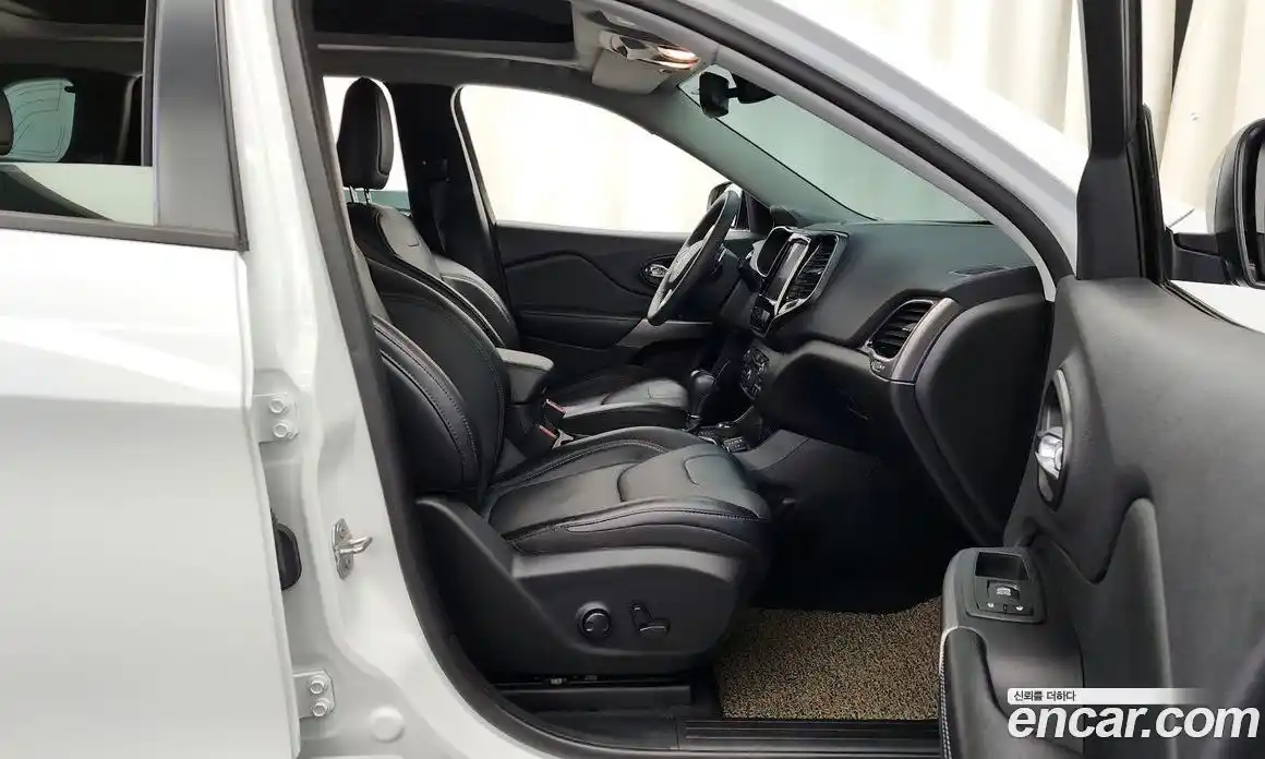 Jeep Cherokee 2022 2.4 Автомат в Москве № 169780, фото 12