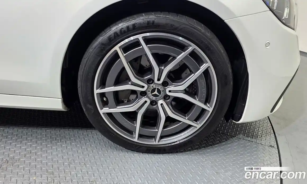 Mercedes-Benz E-Class 2023 1.9 Автомат в Москве № 193828, фото 4