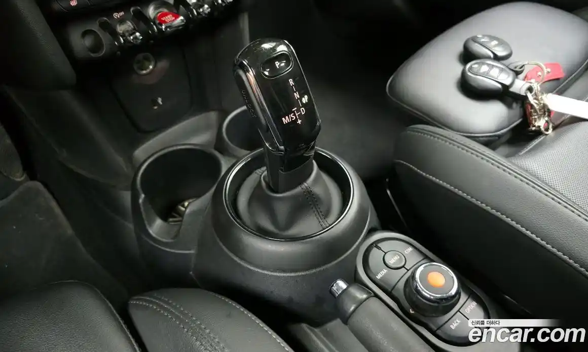 Mini Cooper 2020 1.5 Автомат в Москве № 198449, фото 17