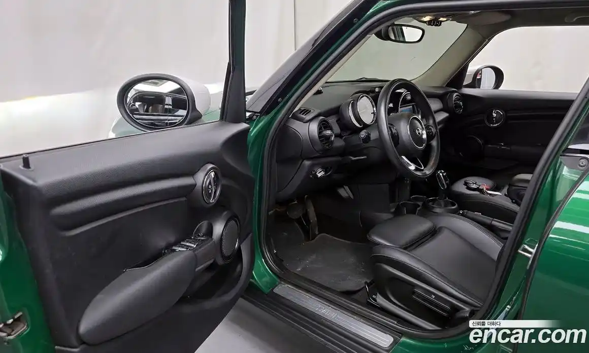 Mini Cooper 2020 1.5 Автомат в Москве № 198449, фото 20