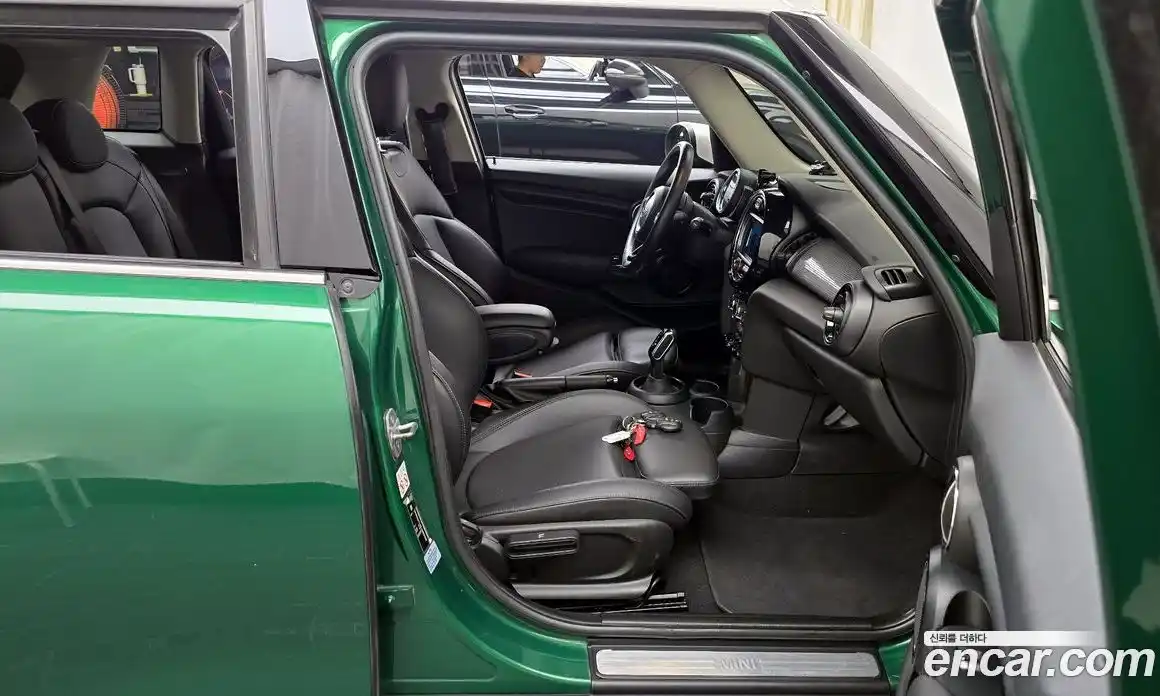 Mini Cooper 2020 1.5 Автомат в Москве № 198449, фото 10