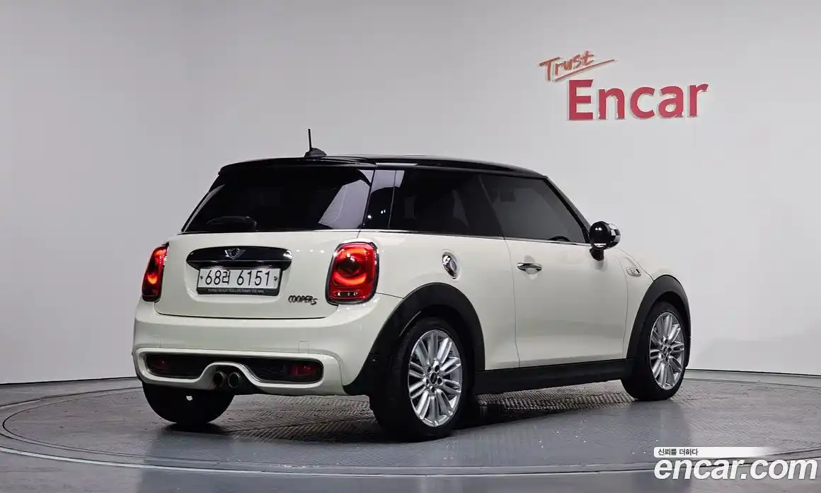 Mini Cooper 2015 2.0 Автомат в Москве № 198453, фото 15