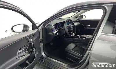 Mercedes-Benz A-Class 2020 2.0 Автомат в Москве № 206356, миниатюра 11
