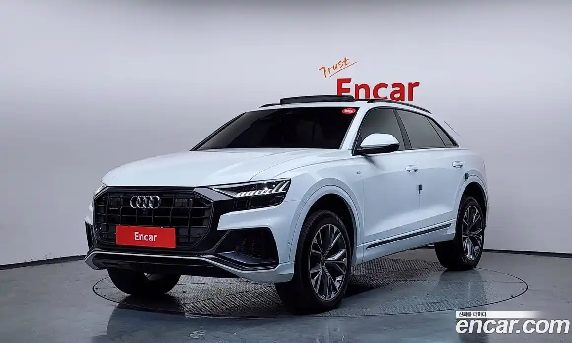 Audi Q8 2021 3.0 Автомат в Москве № 212349, фото 1