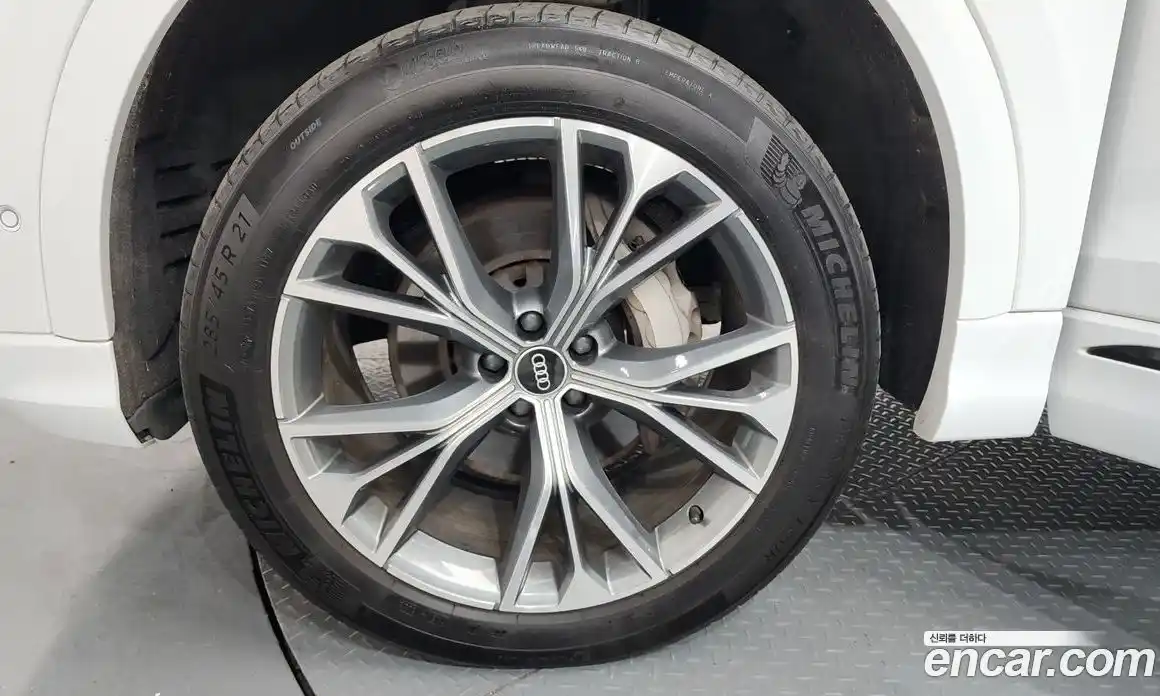 Audi Q8 2021 3.0 Автомат в Москве № 212349, фото 5