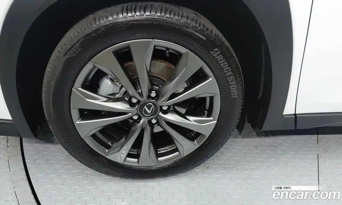 Lexus UX 2025 2.0 Автомат в Москве № 214776, фото 18