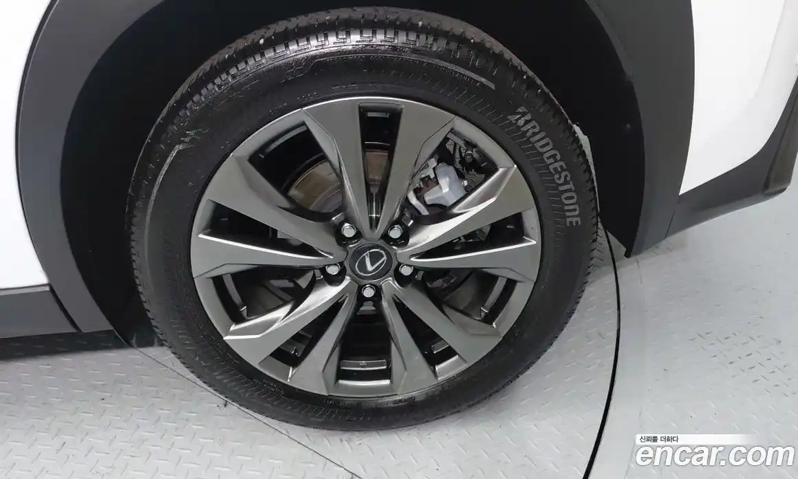 Lexus UX 2025 2.0 Автомат в Москве № 214776, фото 19