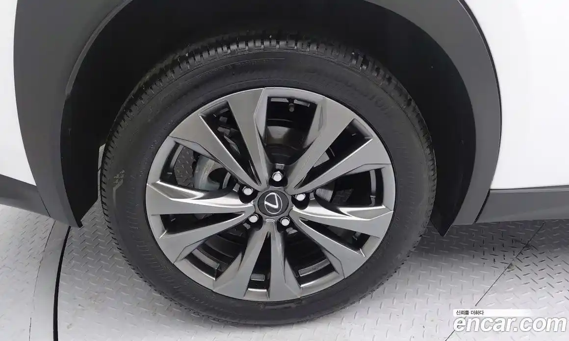 Lexus UX 2025 2.0 Автомат в Москве № 214776, фото 20