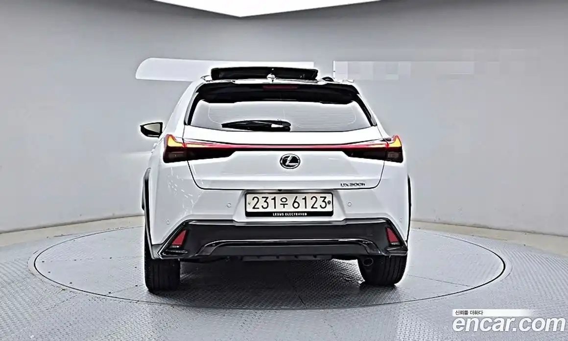 Lexus UX 2025 2.0 Автомат в Москве № 214776, фото 4