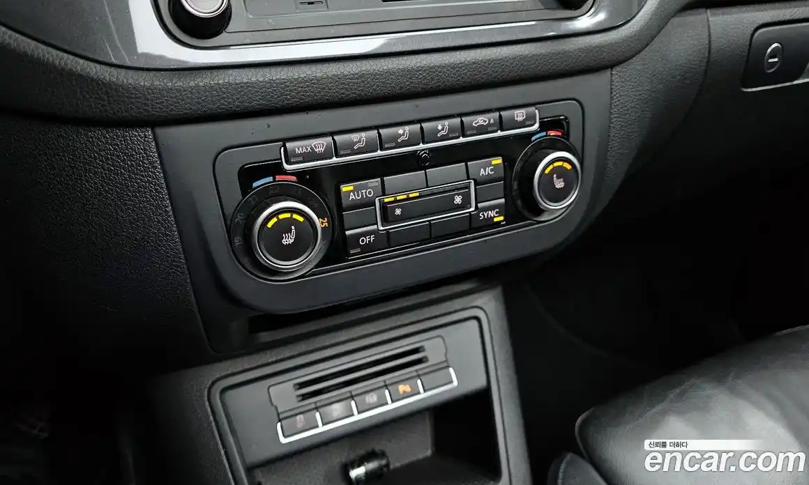 Volkswagen Tiguan 2014 2.0 Автомат в Москве № 215383, фото 14