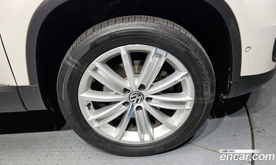 Volkswagen Tiguan 2014 2.0 Автомат в Москве № 215383, фото 17