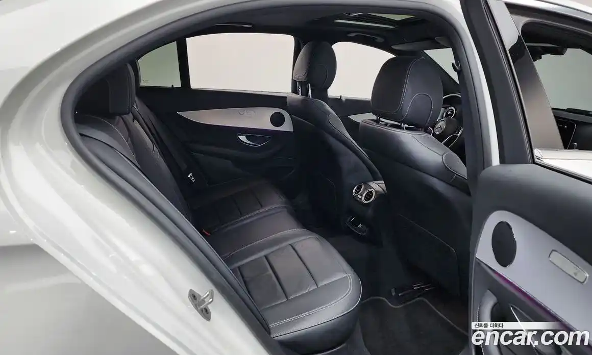 Mercedes-Benz E-Class 2021 2.0 Автомат в Москве № 220437, фото 4