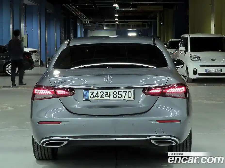 Mercedes-Benz E-Class 2021 2.0 Автомат в Москве № 223148, фото 3