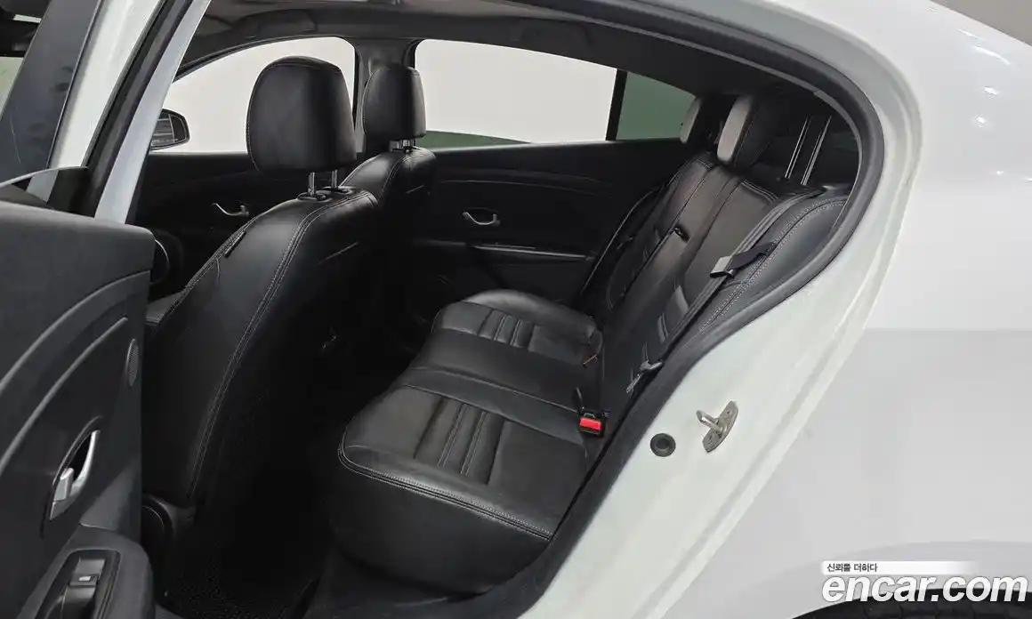 Renault SM3 2016 1.6 Автомат в Москве № 226068, фото 8