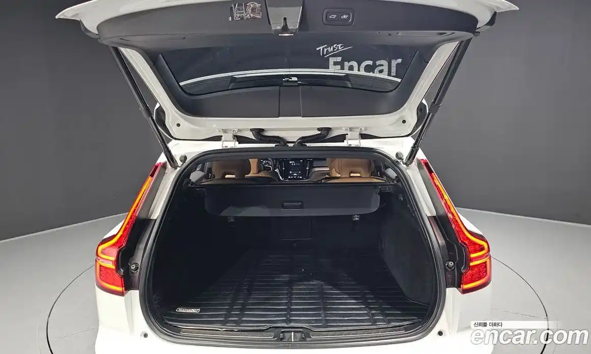 Volvo V60 2021 2.0 Автомат в Москве № 230551, фото 19