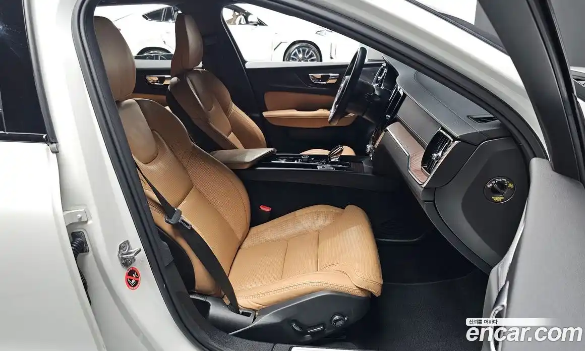 Volvo V60 2021 2.0 Автомат в Москве № 230551, фото 5