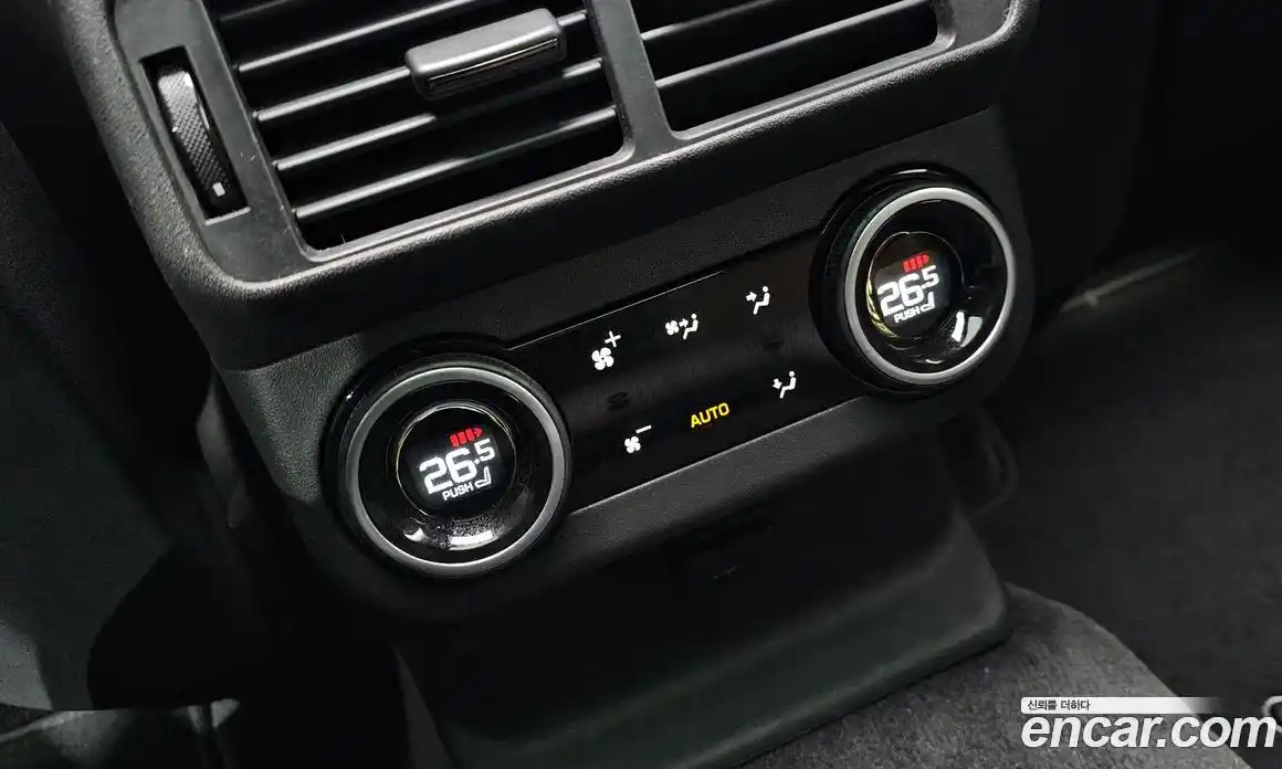 Land Rover Range-Rover Velar 2025 3.0 Автомат в Москве № 231195, фото 16