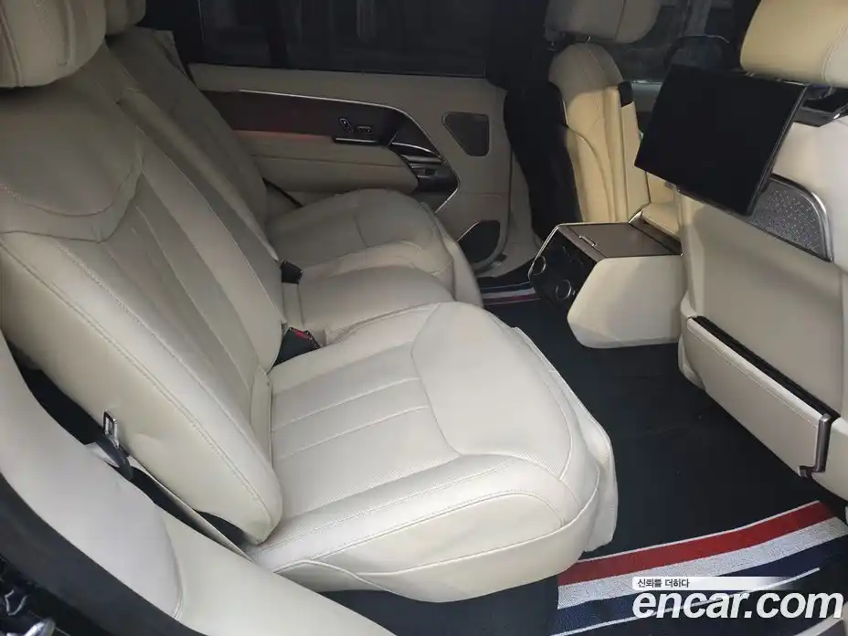 Land Rover Range-Rover 2023 4.4 Автомат в Москве № 231335, фото 11