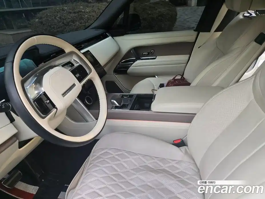 Land Rover Range-Rover 2023 4.4 Автомат в Москве № 231335, фото 14