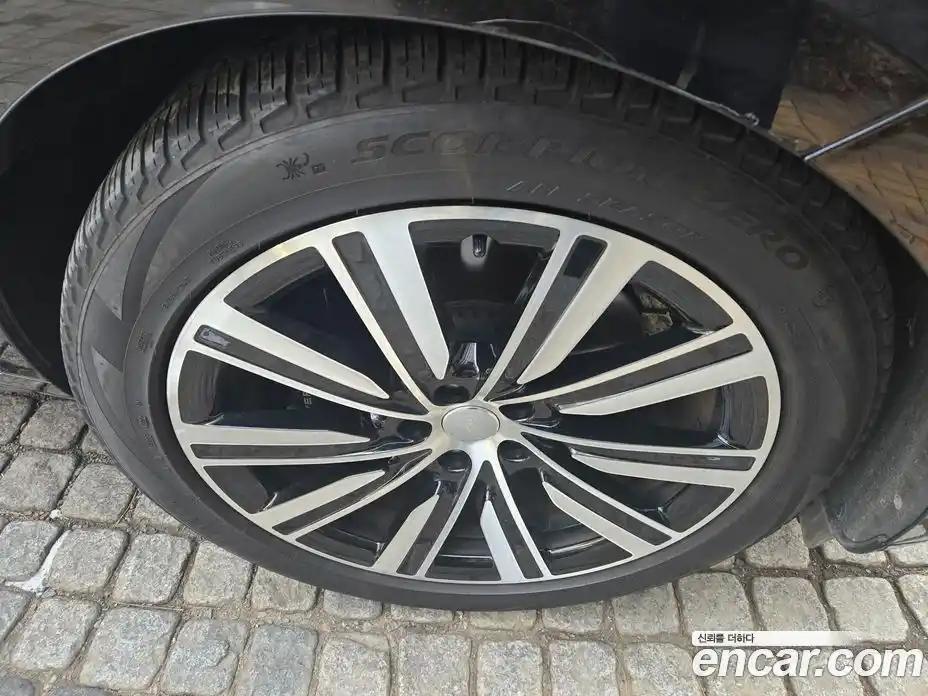 Land Rover Range-Rover 2023 4.4 Автомат в Москве № 231335, фото 7