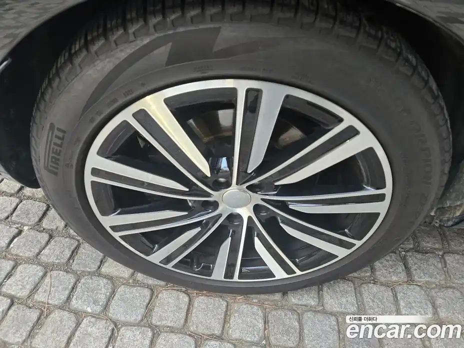 Land Rover Range-Rover 2023 4.4 Автомат в Москве № 231335, фото 8