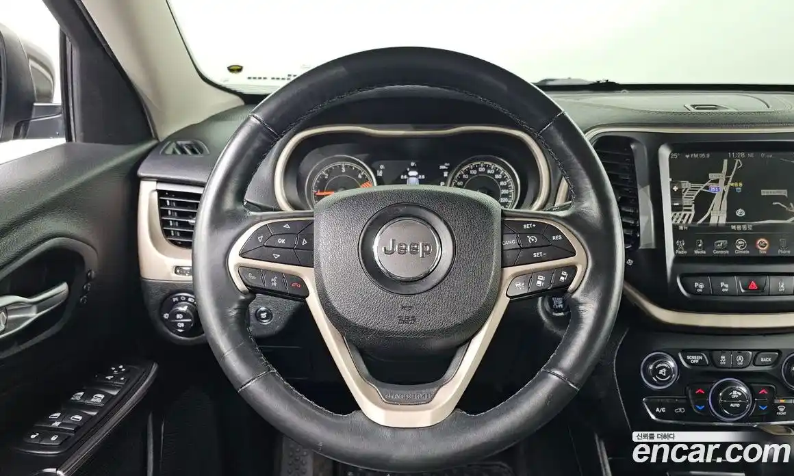 Jeep Cherokee 2015 2.0 Автомат в Москве № 232688, фото 13