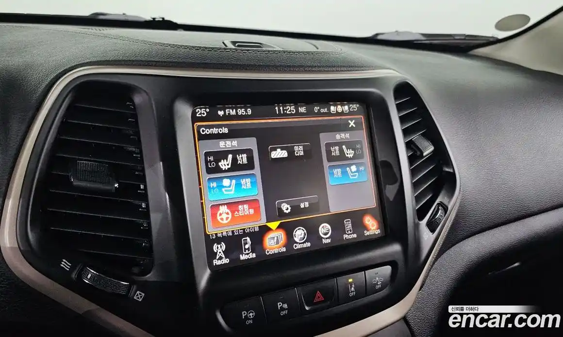 Jeep Cherokee 2015 2.0 Автомат в Москве № 232688, фото 14