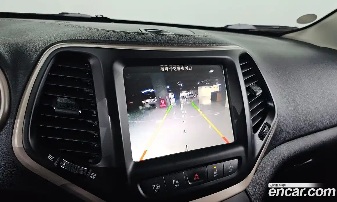 Jeep Cherokee 2015 2.0 Автомат в Москве № 232688, фото 9