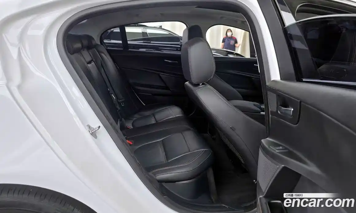 Jaguar XE 2016 2.0 Автомат в Москве № 238092, фото 11