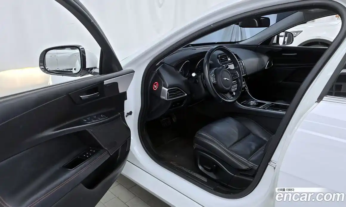 Jaguar XE 2016 2.0 Автомат в Москве № 238092, фото 7