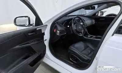 Jaguar XE 2016 2.0 Автомат в Москве № 238092, миниатюра 7