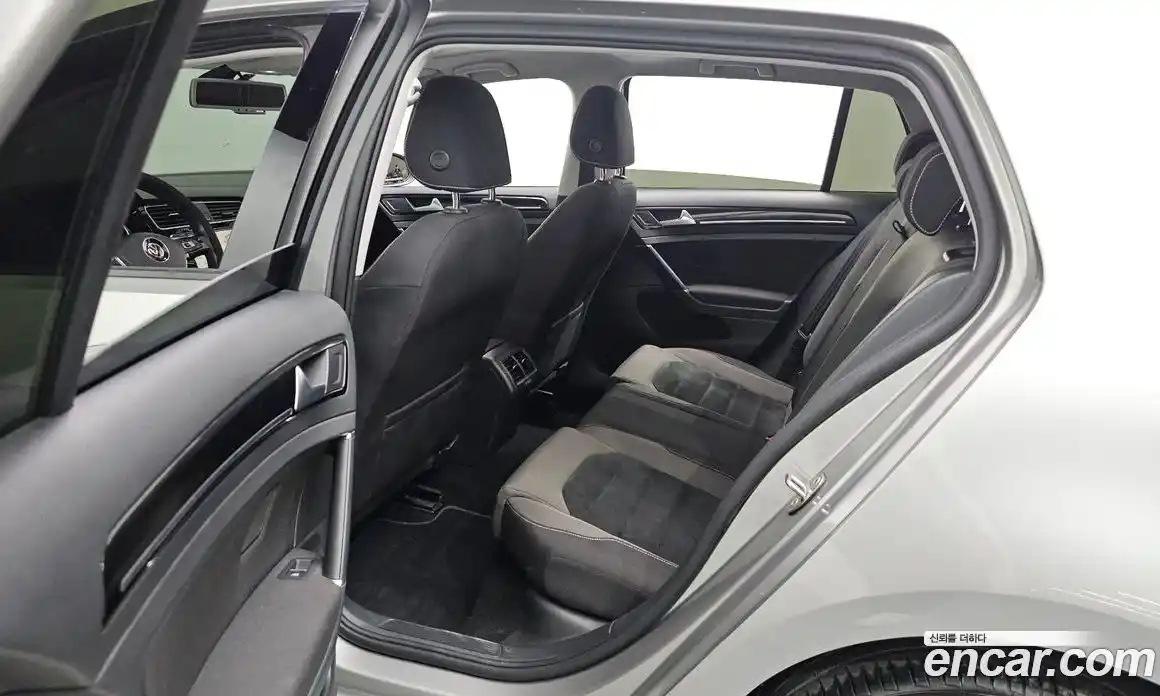 Volkswagen Golf 2016 2.0 Автомат в Москве № 276683, фото 10