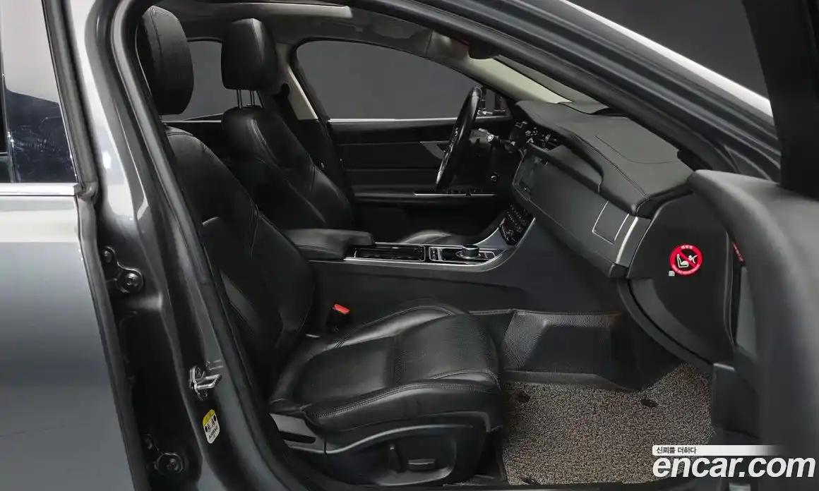 Jaguar XF 2017 2.0 Автомат в Москве № 283779, фото 11