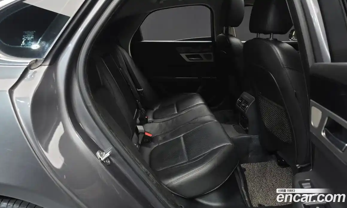 Jaguar XF 2017 2.0 Автомат в Москве № 283779, фото 12