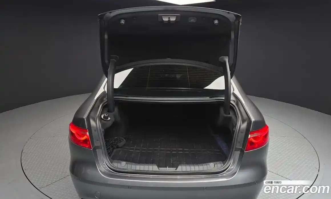 Jaguar XF 2017 2.0 Автомат в Москве № 283779, фото 20