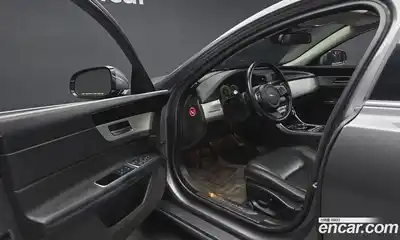 Jaguar XF 2017 2.0 Автомат в Москве № 283779, миниатюра 10