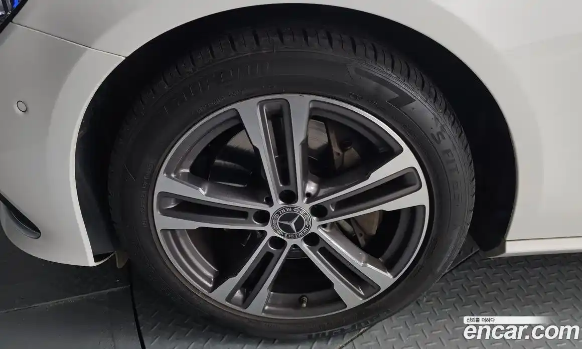 Mercedes-Benz E-Class 2022 2.0 Автомат в Москве № 286830, фото 11