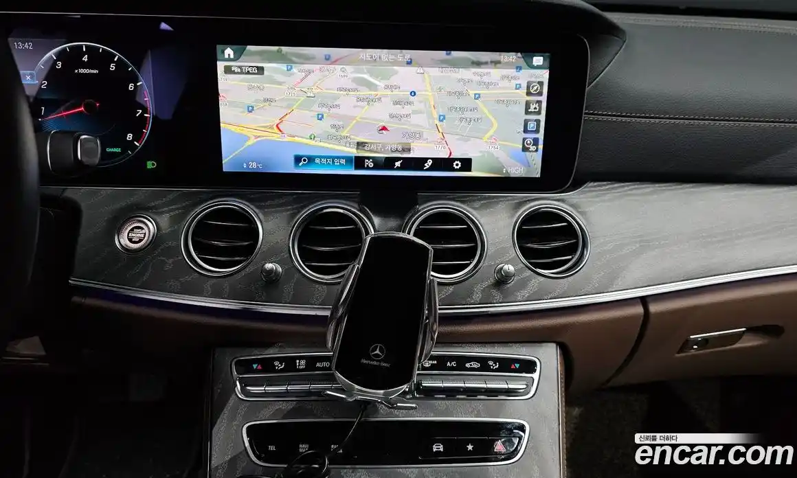 Mercedes-Benz E-Class 2022 2.0 Автомат в Москве № 286830, фото 19