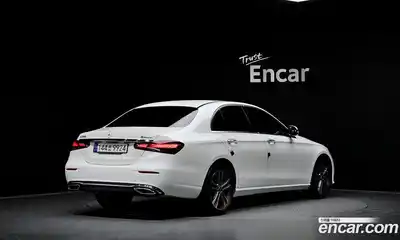 Mercedes-Benz E-Class 2022 2.0 Автомат в Москве № 286830, миниатюра 3
