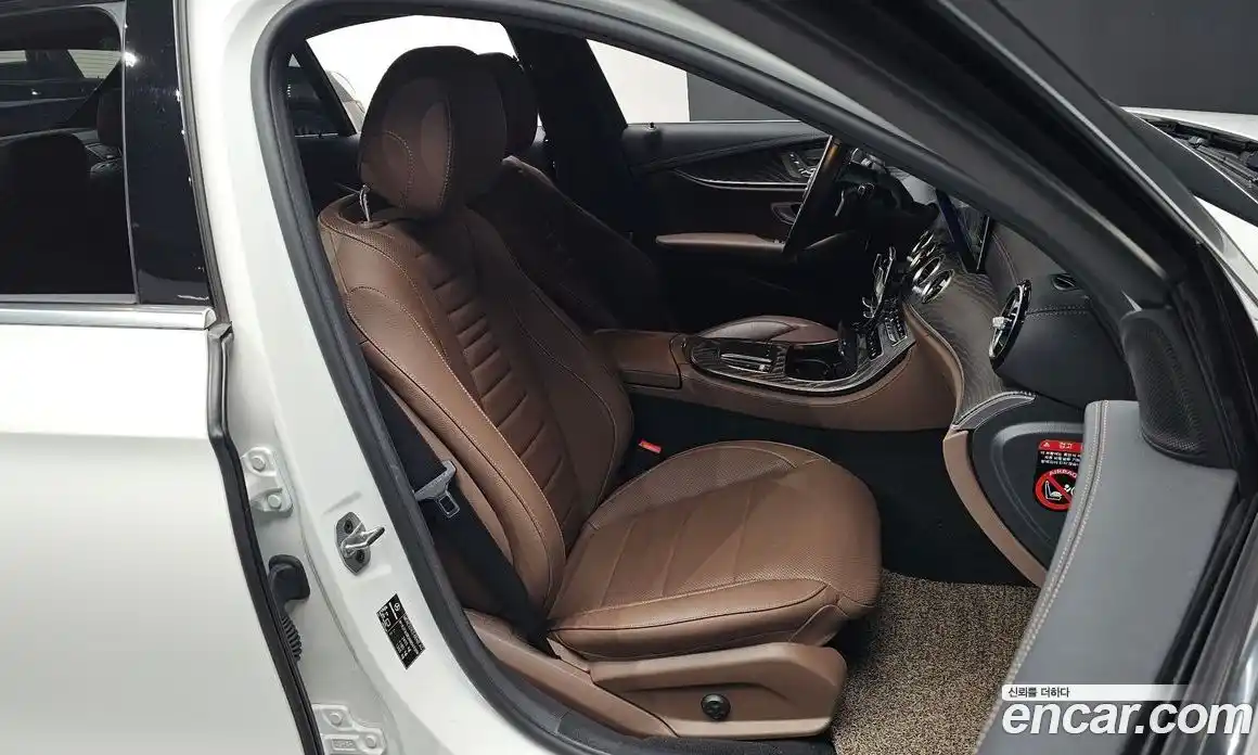 Mercedes-Benz E-Class 2022 2.0 Автомат в Москве № 286830, фото 9