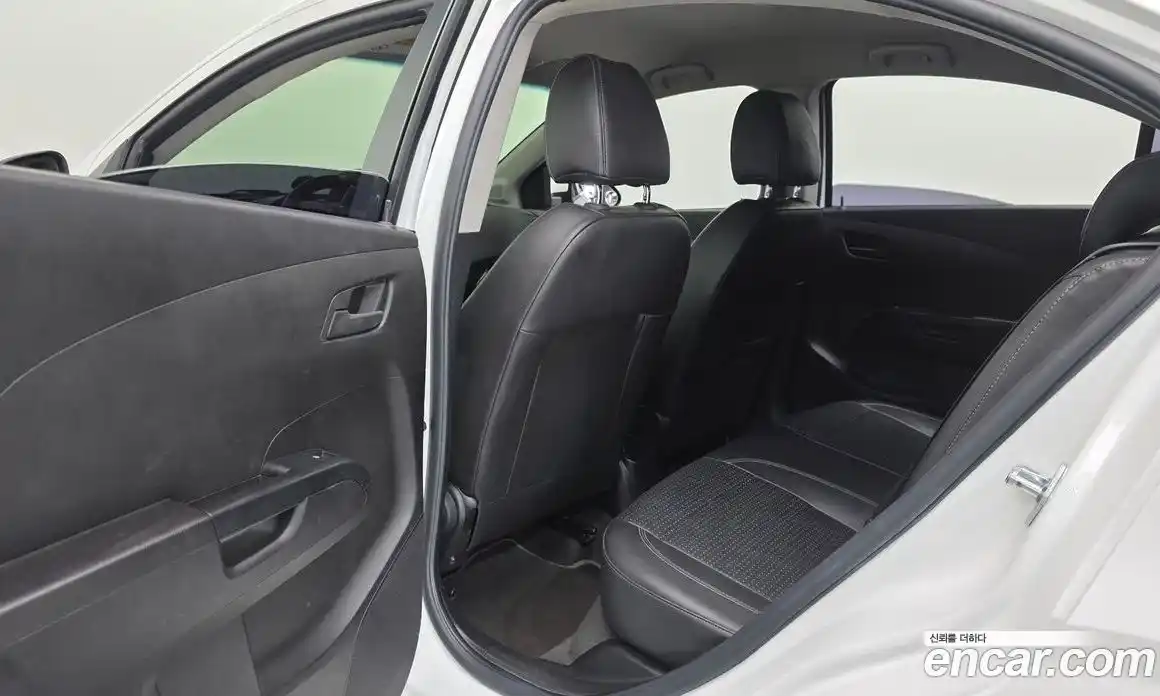 Chevrolet Aveo 2015 1.4 Автомат в Москве № 296952, фото 15