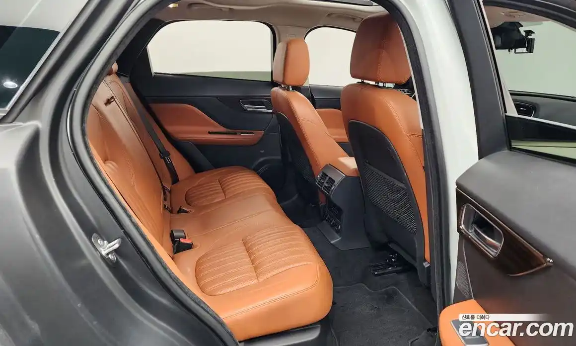 Jaguar F-Pace 2018 2.0 Автомат в Москве № 320228, фото 12